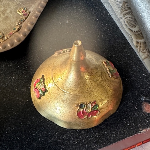 Vintage Brass Spice Set with Floral Design - Picture 7 of 16